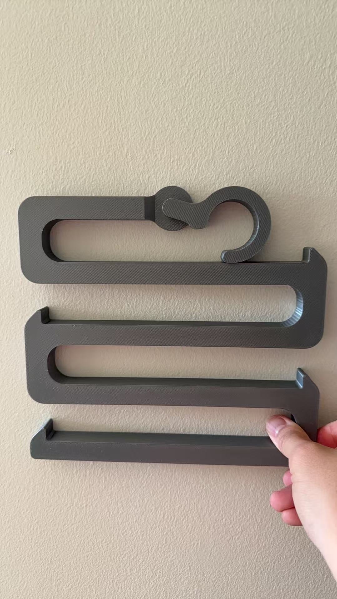 Cintre à plusieurs pantalons